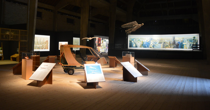 Photo de l'exposition de Luc Schuiten prise à intérieur de la Berne Ouest de la Saline Royale.